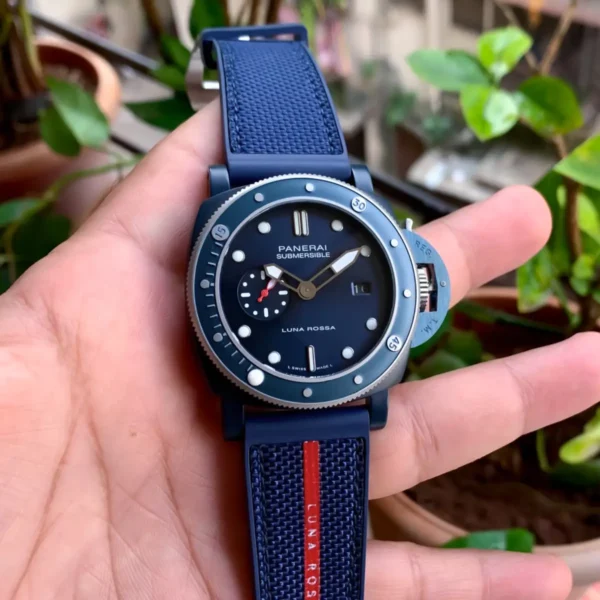 Luminor-Panerai-Submersible-Quaranta-Quattro-Luna-Rossa-1.webp